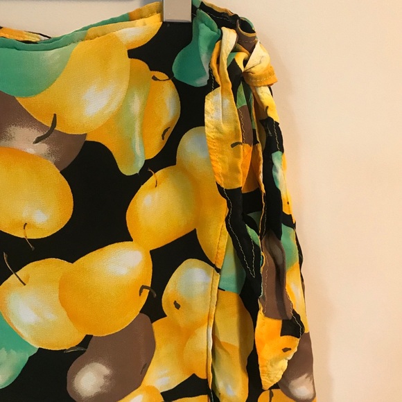 Unique wrap skirt - Picture 3 of 4